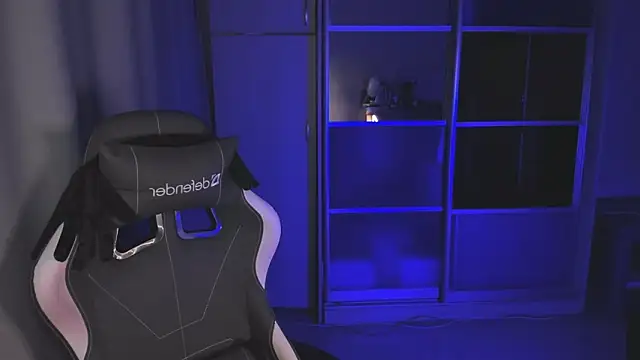 Snapshot of Christy_Calypso chatting on 12-16-25, 04:01 Christy Calypso online show from 12-16-25, 04:01