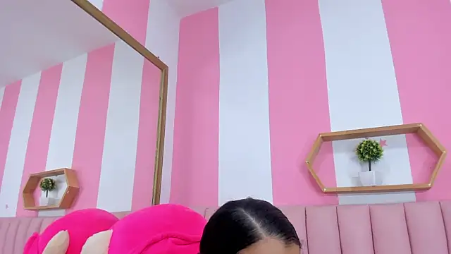 ISABELLA 020 online show from 11-20-25, 01:11