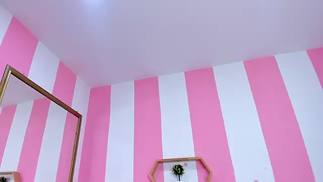 ISABELLA 020 online show from 05-19-26, 11:49