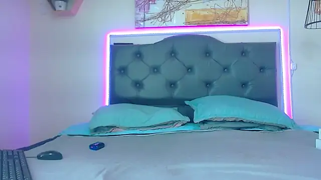 Snapshot of Kim_clark1 chatting on 09-21-25, 02:29 Kim clark1 online show from 09-21-25, 02:29