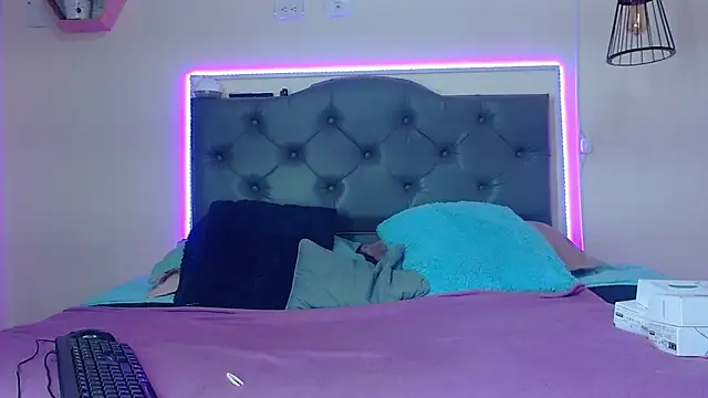 Snapshot of Kim_clark1 chatting on 11-26-25, 03:24 Kim clark1 online show from 11-26-25, 03:24