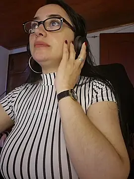 preetypeach online show from 10-30-25, 09:26