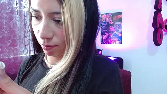 Snapshot of squirt_charlott chatting on 09-24-25, 06:33 squirt charlott online show from 09-24-25, 06:33