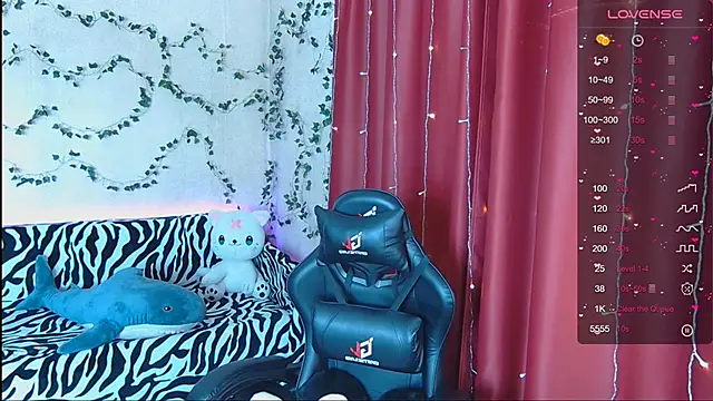 Snapshot of Sidney_blush chatting on 03-19-25, 04:03 Sidney blush online show from 03-19-25, 04:03