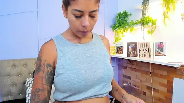 Snapshot of Georgina-coule chatting on 12-10-24, 12:05 Georgina-coule online show from 12-10-24, 12:05