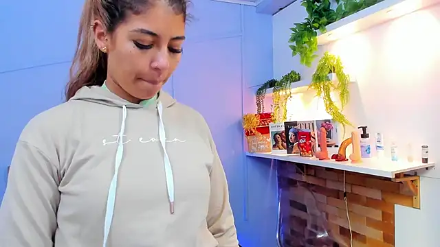 Snapshot of Georgina-coule chatting on 12-27-24, 12:12 Georgina-coule online show from 12-27-24, 12:12