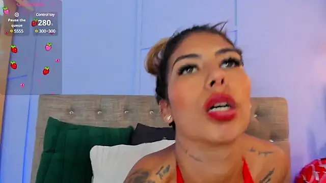 Snapshot of Georgina-coule chatting on 02-17-25, 06:26 Georgina-coule online show from 02-17-25, 06:26