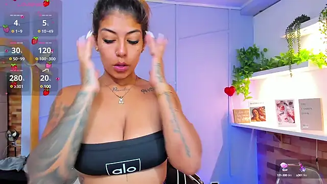 Snapshot of Georgina-coule chatting on 02-21-25, 12:06 Georgina-coule online show from 02-21-25, 12:06