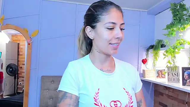 Snapshot of Georgina-coule chatting on 09-17-25, 03:24 Georgina-coule online show from 09-17-25, 03:24