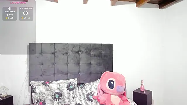 Kylie2211 online show from 10-31-25, 11:44