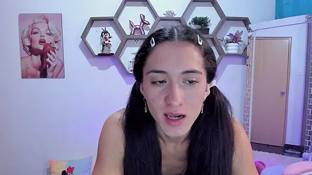 Snapshot of SharonSander chatting on 02-14-25, 10:07 SharonSander online show from 02-14-25, 10:07