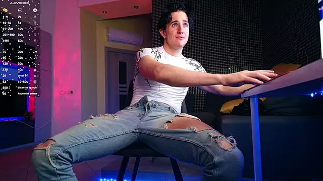 ChristianLevine  online show from 06-08-26, 04:24
