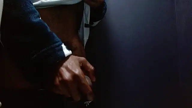 Snapshot of phbbcsham chatting on 12-15-25, 08:35 phbbcsham online show from 12-15-25, 08:35