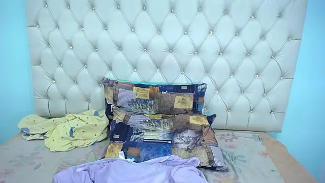 Snapshot of LindaKardi chatting on 11-26-25, 04:30 LindaKardi online show from 11-26-25, 04:30