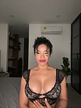 Snapshot of Brunettexio chatting on 02-05-25, 11:17 Brunettexio online show from 02-05-25, 11:17