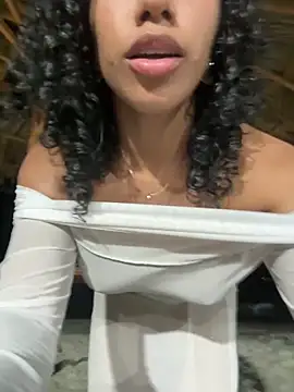 Snapshot of Brunettexio chatting on 03-21-25, 01:13 Brunettexio online show from 03-21-25, 01:13