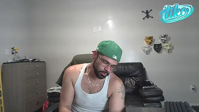 Snapshot of Zander823 chatting on 05-14-26, 01:01 Zander823 online show from 05-14-26, 01:01