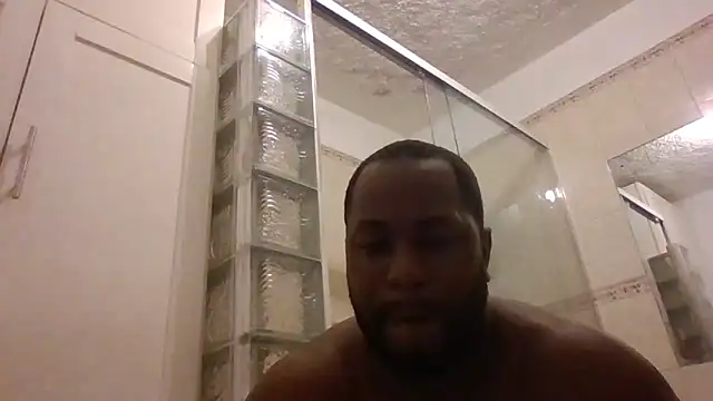 Snapshot of Bighood_T chatting on 06-21-26, 05:43 Bighood T online show from 06-21-26, 05:43