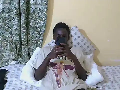 Snapshot of large_blackdick chatting on 09-16-25, 04:41 large blackdick online show from 09-16-25, 04:41