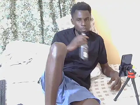 Snapshot of large_blackdick chatting on 09-24-25, 12:47 large blackdick online show from 09-24-25, 12:47