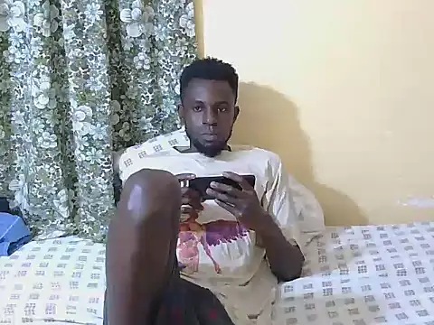 Snapshot of large_blackdick chatting on 10-26-25, 04:02 large blackdick online show from 10-26-25, 04:02