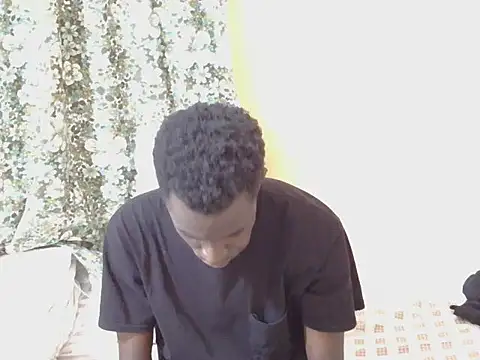 Snapshot of large_blackdick chatting on 11-16-25, 03:28 large blackdick online show from 11-16-25, 03:28