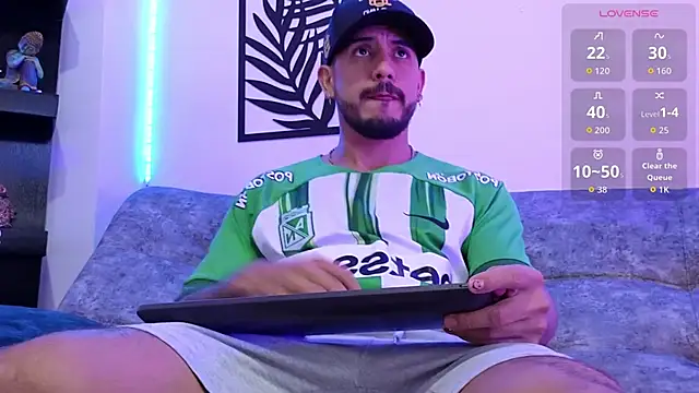 Snapshot of Bruno_Mattos chatting on 12-17-25, 07:09 Bruno Mattos online show from 12-17-25, 07:09