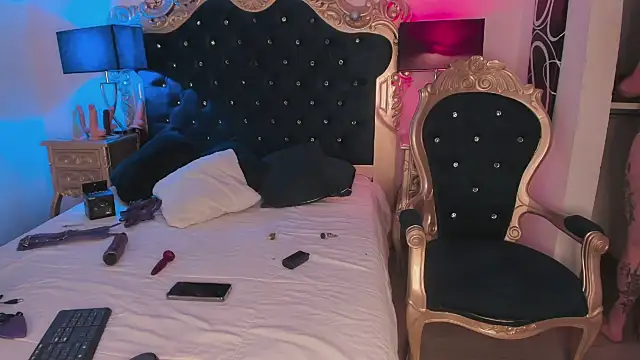 EmilyAllen  online show from 12-11-24, 05:21