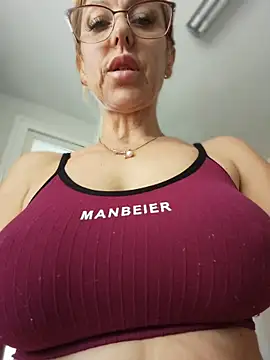Snapshot of blondyruby chatting on 05-15-26, 12:34 blondyruby online show from 05-15-26, 12:34