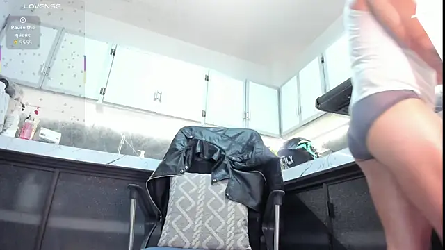 Snapshot of lean_arcos chatting on 12-20-25, 01:29 lean arcos online show from 12-20-25, 01:29