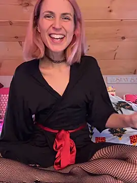 Snapshot of DanaeJustine chatting on 12-17-25, 11:00 DanaeJustine online show from 12-17-25, 11:00