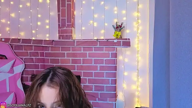 Snapshot of Juanelopez1 chatting on 01-17-26, 02:05 Juanelopez1 online show from 01-17-26, 02:05