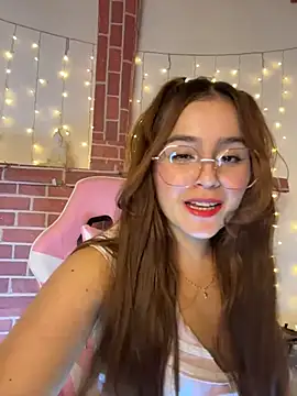 Snapshot of Juanelopez1 chatting on 06-26-26, 03:33 Juanelopez1 online show from 06-26-26, 03:33