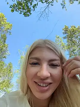 Snapshot of NewLale chatting on 06-05-26, 06:52 NewLale online show from 06-05-26, 06:52