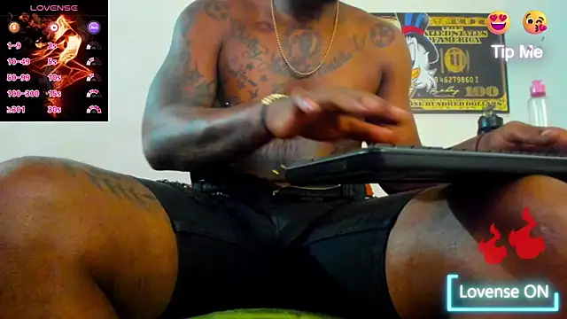 Snapshot of wotton_17 chatting on 10-23-25, 06:50 wotton 17 online show from 10-23-25, 06:50