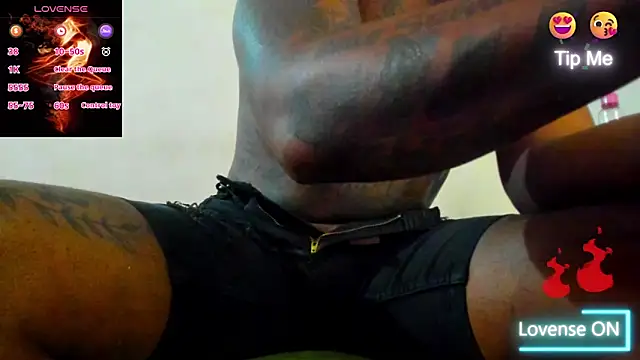 Snapshot of wotton_17 chatting on 11-25-25, 03:06 wotton 17 online show from 11-25-25, 03:06