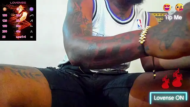 Snapshot of wotton_17 chatting on 11-27-25, 10:56 wotton 17 online show from 11-27-25, 10:56