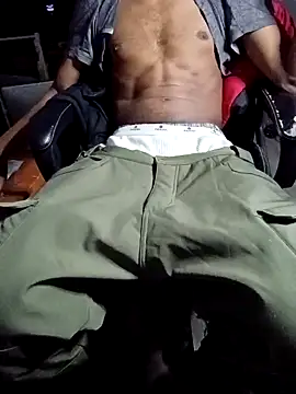 Snapshot of Maastercumm chatting on 12-17-25, 07:03 Maastercumm online show from 12-17-25, 07:03