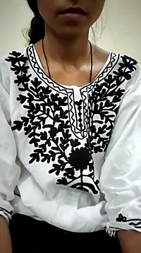 Snapshot of Kumkum_36 chatting on 03-08-25, 04:56 Kumkum 36 online show from 03-08-25, 04:56