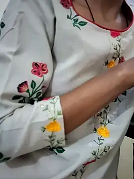 Snapshot of Kumkum_36 chatting on 03-09-25, 05:22 Kumkum 36 online show from 03-09-25, 05:22