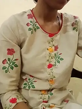 Snapshot of Kumkum_36 chatting on 09-25-25, 05:11 Kumkum 36 online show from 09-25-25, 05:11
