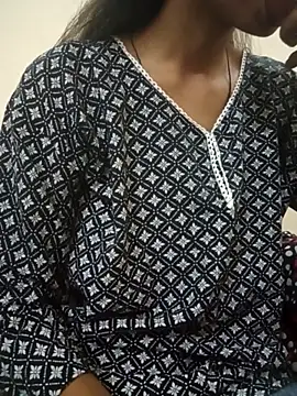 Snapshot of Kumkum_36 chatting on 10-15-25, 04:34 Kumkum 36 online show from 10-15-25, 04:34