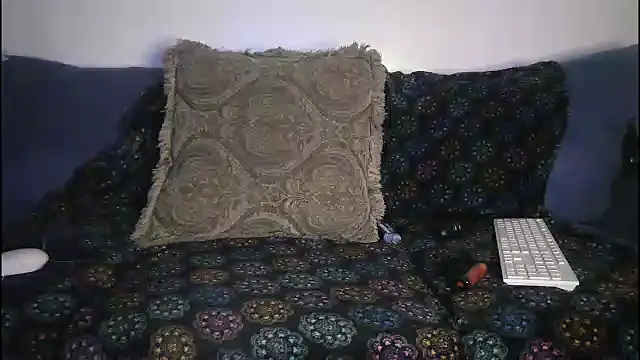 Snapshot of samone9 chatting on 12-15-25, 12:26 samone9 online show from 12-15-25, 12:26