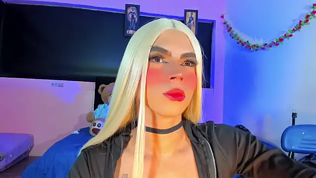 Snapshot of rosedewitt chatting on 02-07-25, 11:23 rosedewitt online show from 02-07-25, 11:23