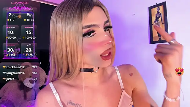 Snapshot of rosedewitt chatting on 03-18-25, 01:31 rosedewitt online show from 03-18-25, 01:31