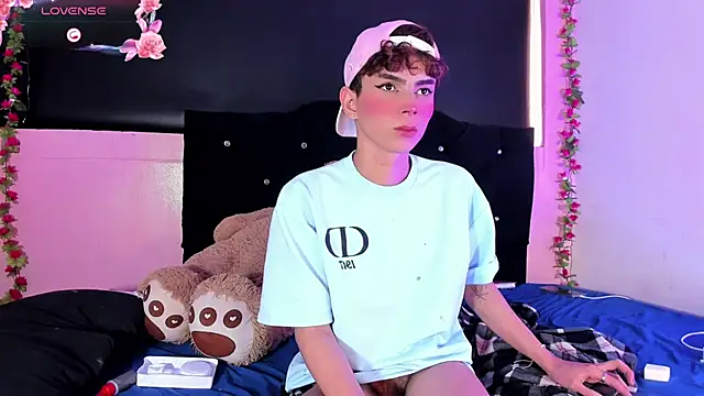 Snapshot of rosedewitt chatting on 03-20-25, 10:07 rosedewitt online show from 03-20-25, 10:07