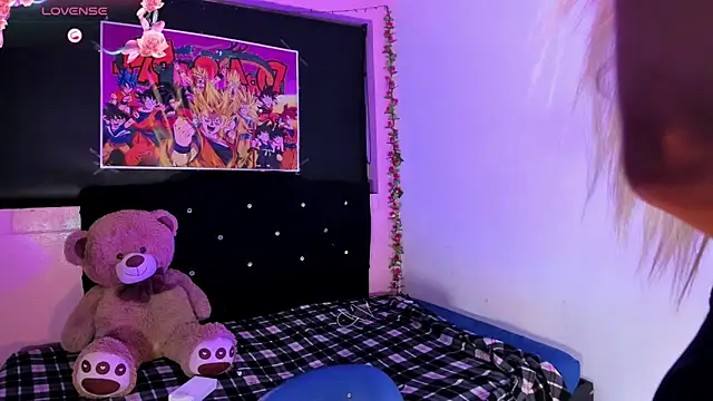 Snapshot of rosedewitt chatting on 03-21-25, 10:17 rosedewitt online show from 03-21-25, 10:17