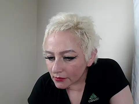 Snapshot of FRANCHEZKA chatting on 04-01-26, 04:02 FRANCHEZKA online show from 04-01-26, 04:02