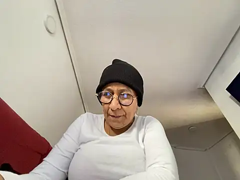 sweeviolet online show from 12-20-24, 10:38