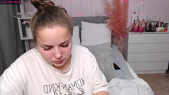 Crazyy girl  online show from 01-08-26, 03:14